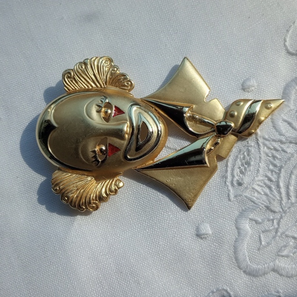 Vintage Gold Tone Clown Face Brooch red enamel accents